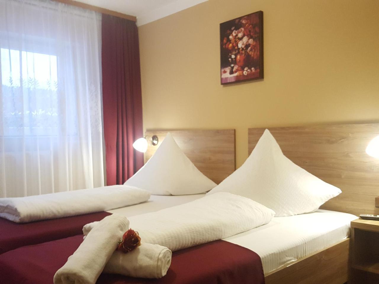 Complex Turistic Caprioara Hotel บายามาเร ภายนอก รูปภาพ